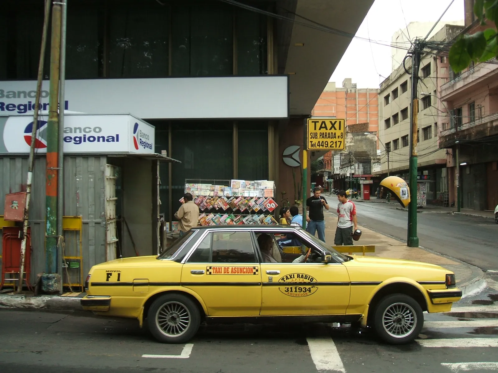 Un taxi en una calle de Asunción
