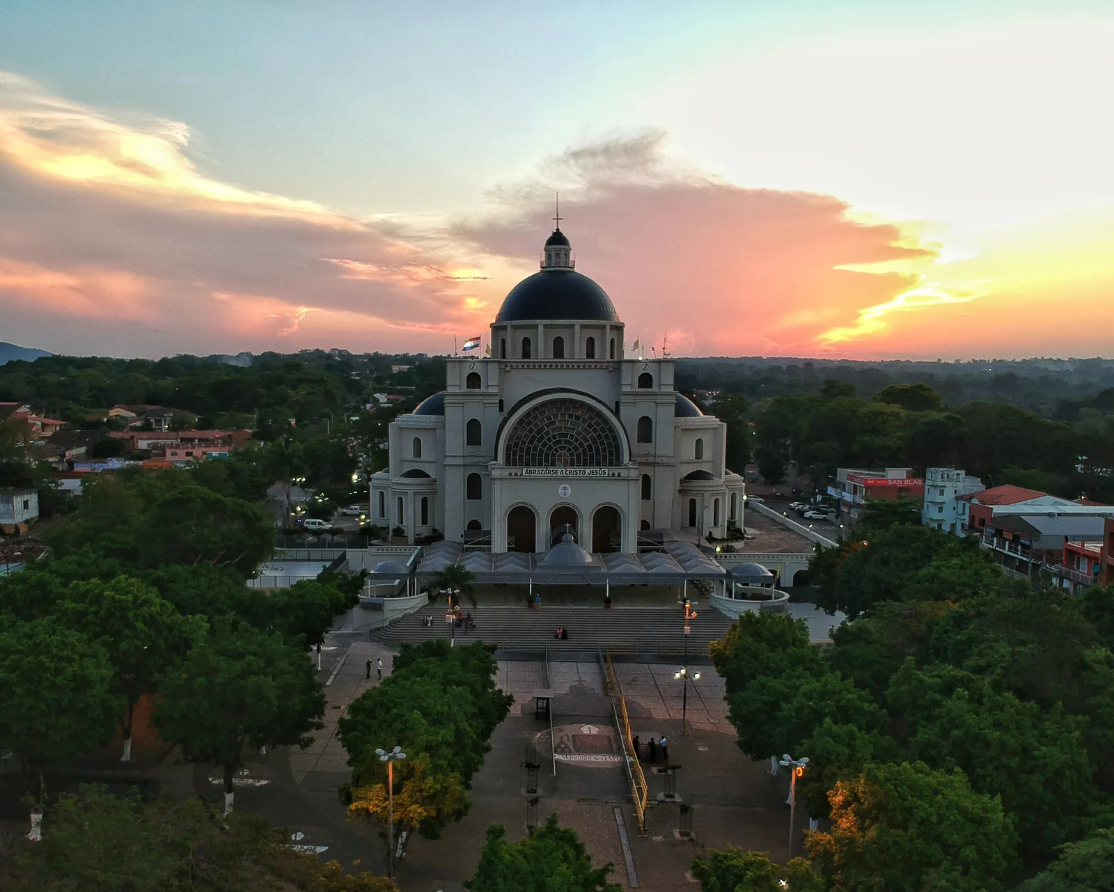 La Basílica de Caacupé y sus dos torres