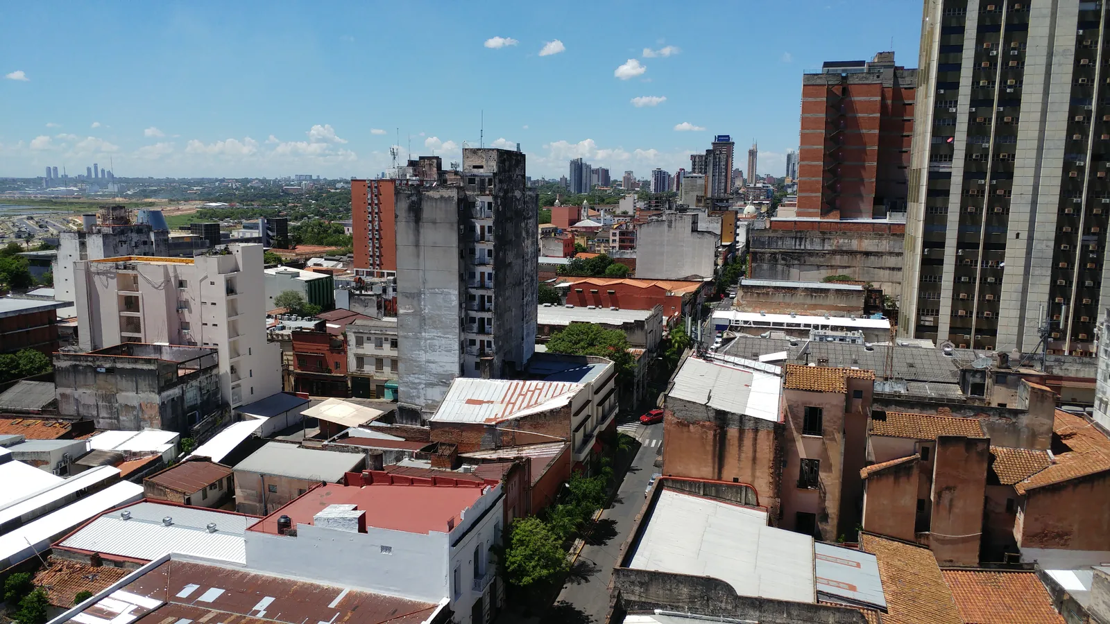 Una cuadra con sombra de la calle Palma, en el centro histórico de Asunción