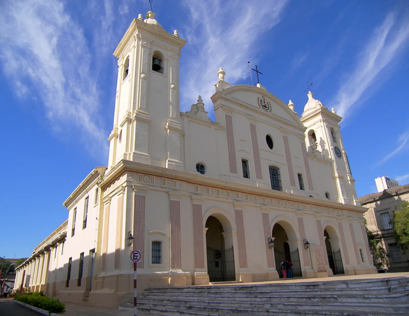 La fachada de la Catedral Metropolitana de Asunción