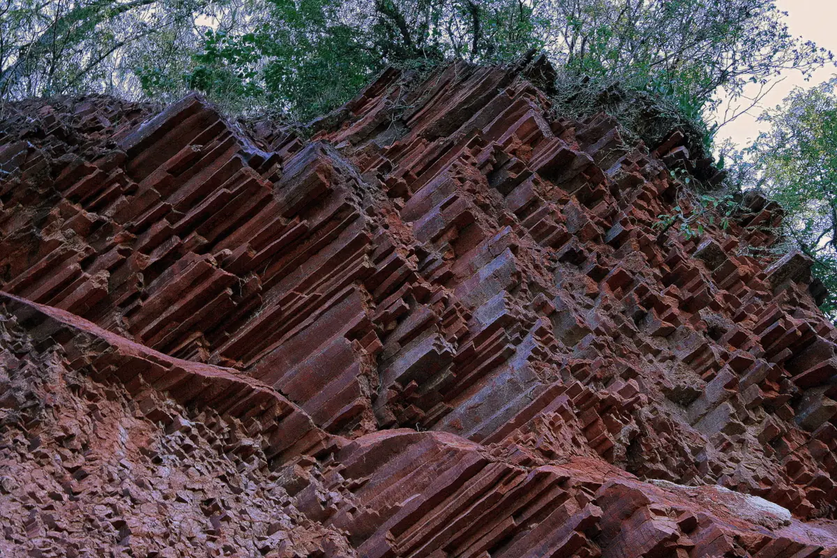Hexagonal sandstone columns on Cerro Kõi, Areguá