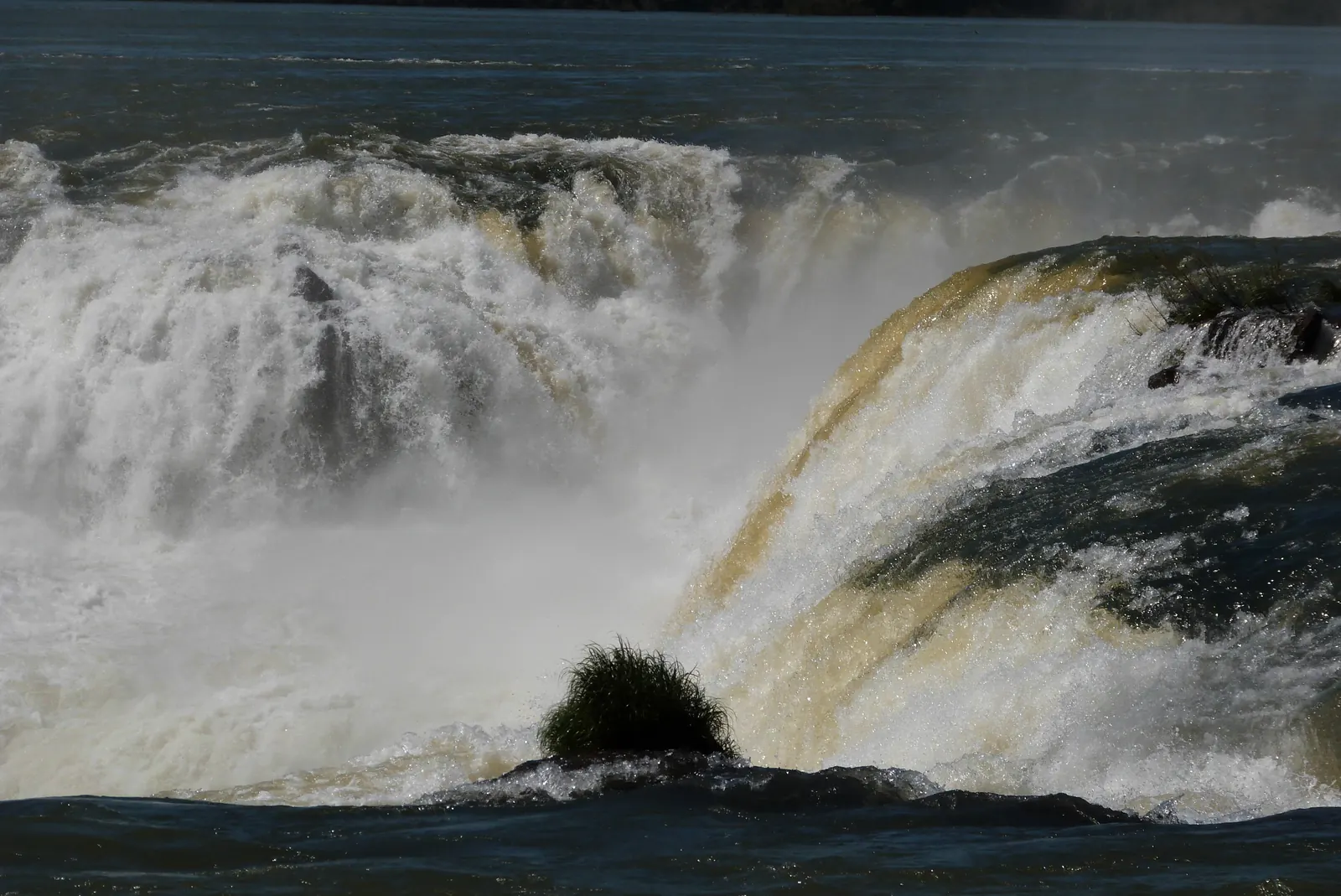 Water pouring over the edge of the Garganta del Diablo in a cloud of white spray