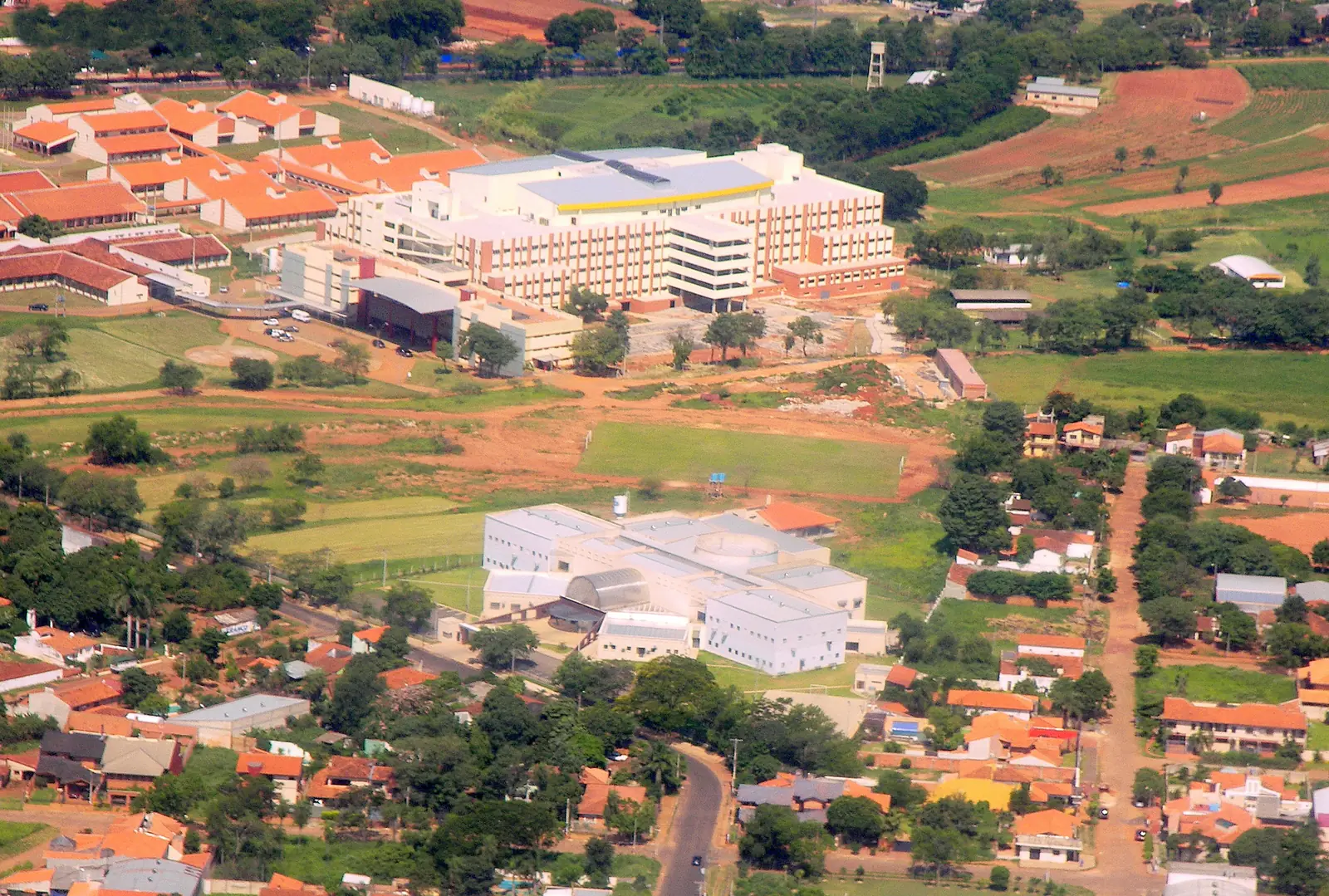 Aerial view of the Hospital de Clínicas complex in San Lorenzo.