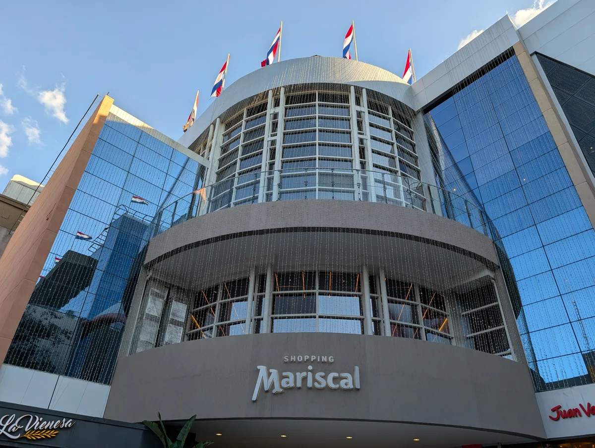 Shopping Mariscal, home to Agroshopping. This view shows the building, not the fair’s stalls.