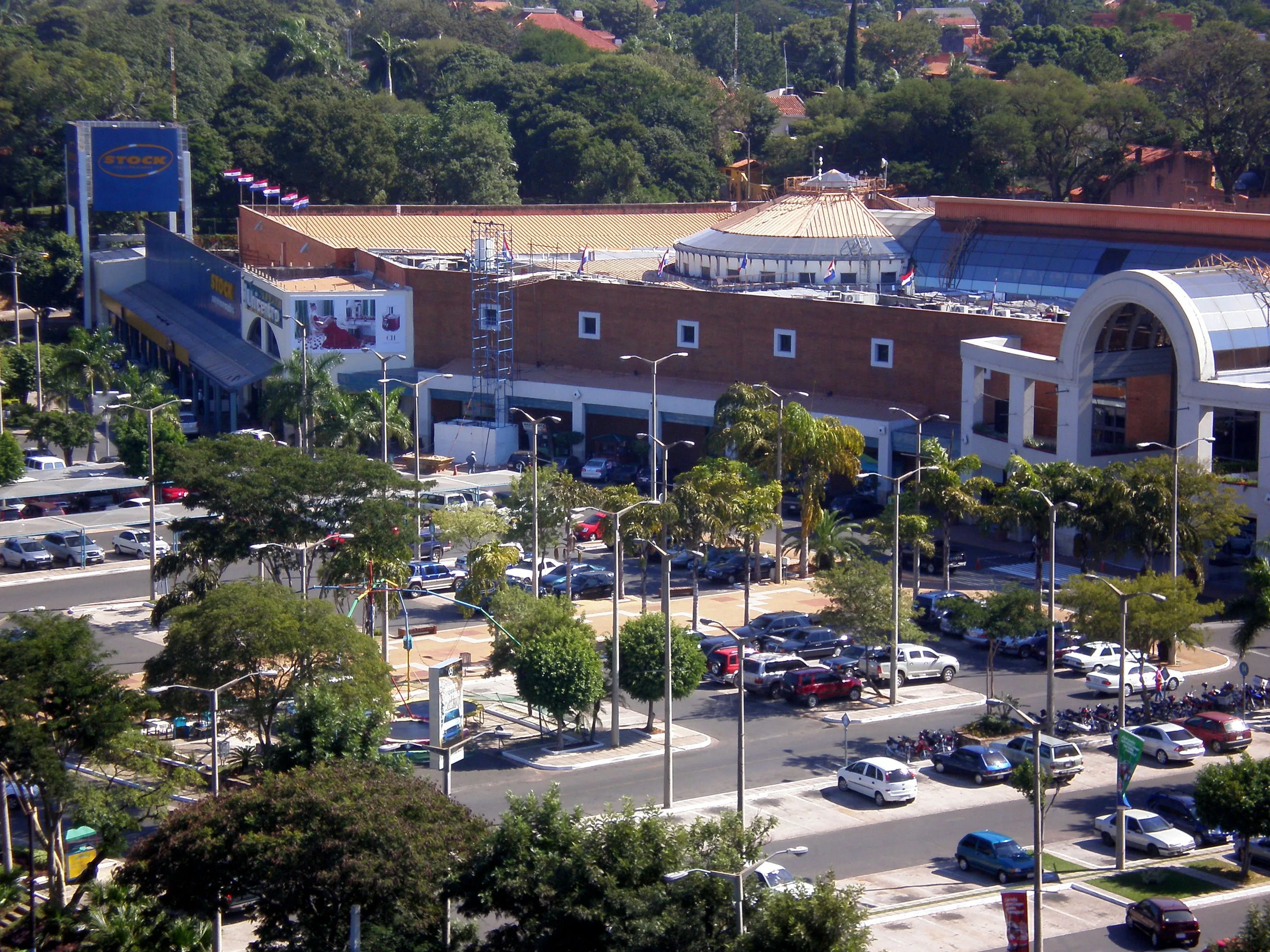 Exterior of Shopping del Sol mall in Asunción