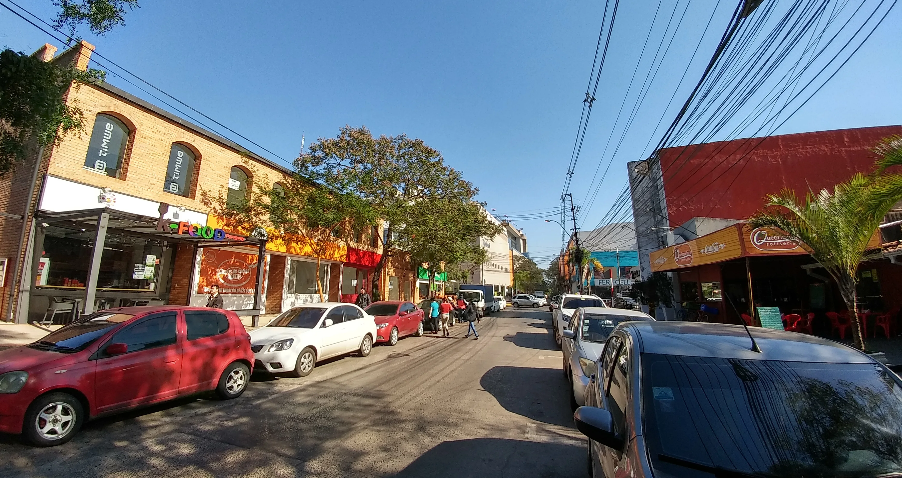 Street scene in Villa Morra, Asunción, with cafés and shops